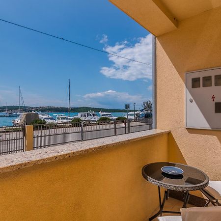 Apartments Celeste Климно Экстерьер фото