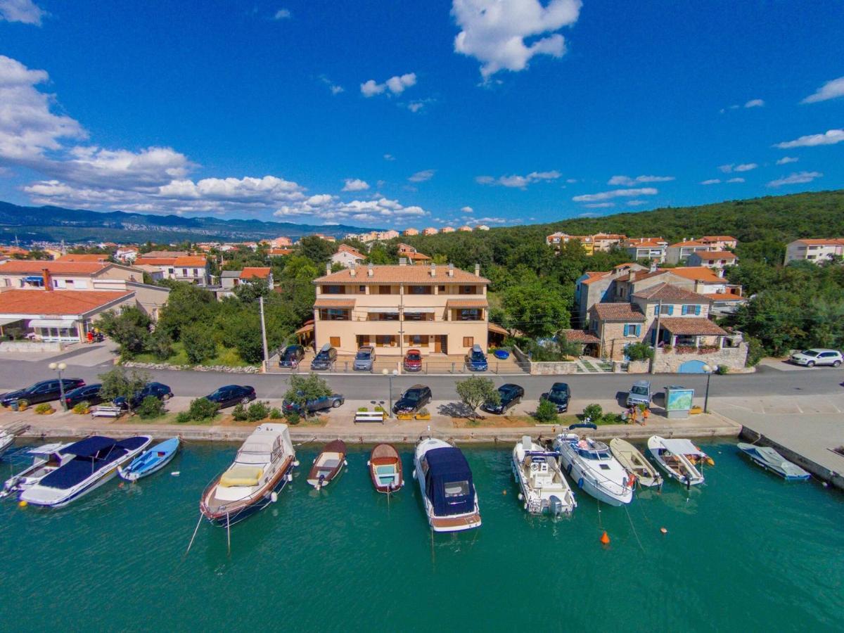 Apartments Celeste Климно Экстерьер фото