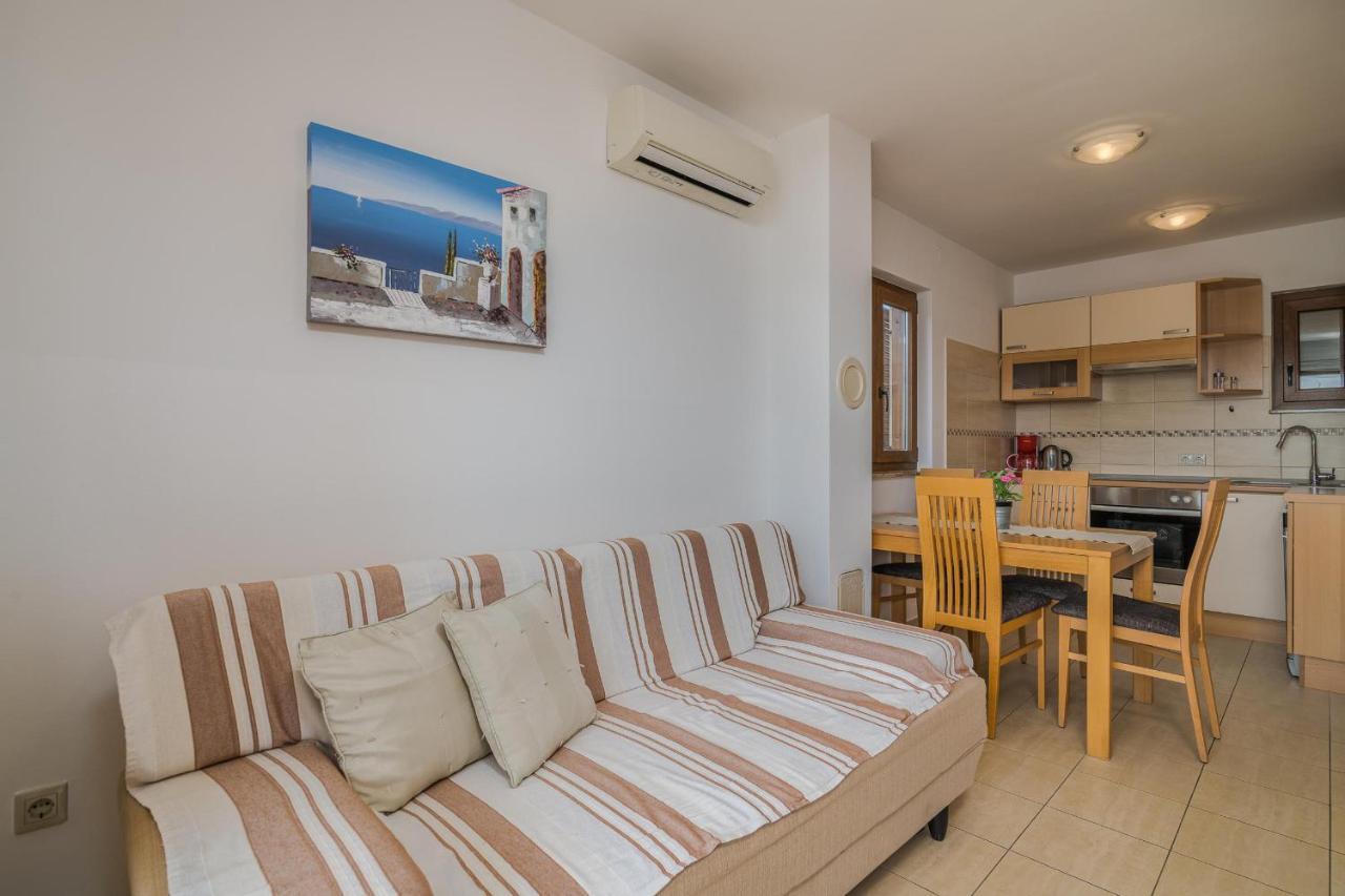 Apartments Celeste Климно Экстерьер фото