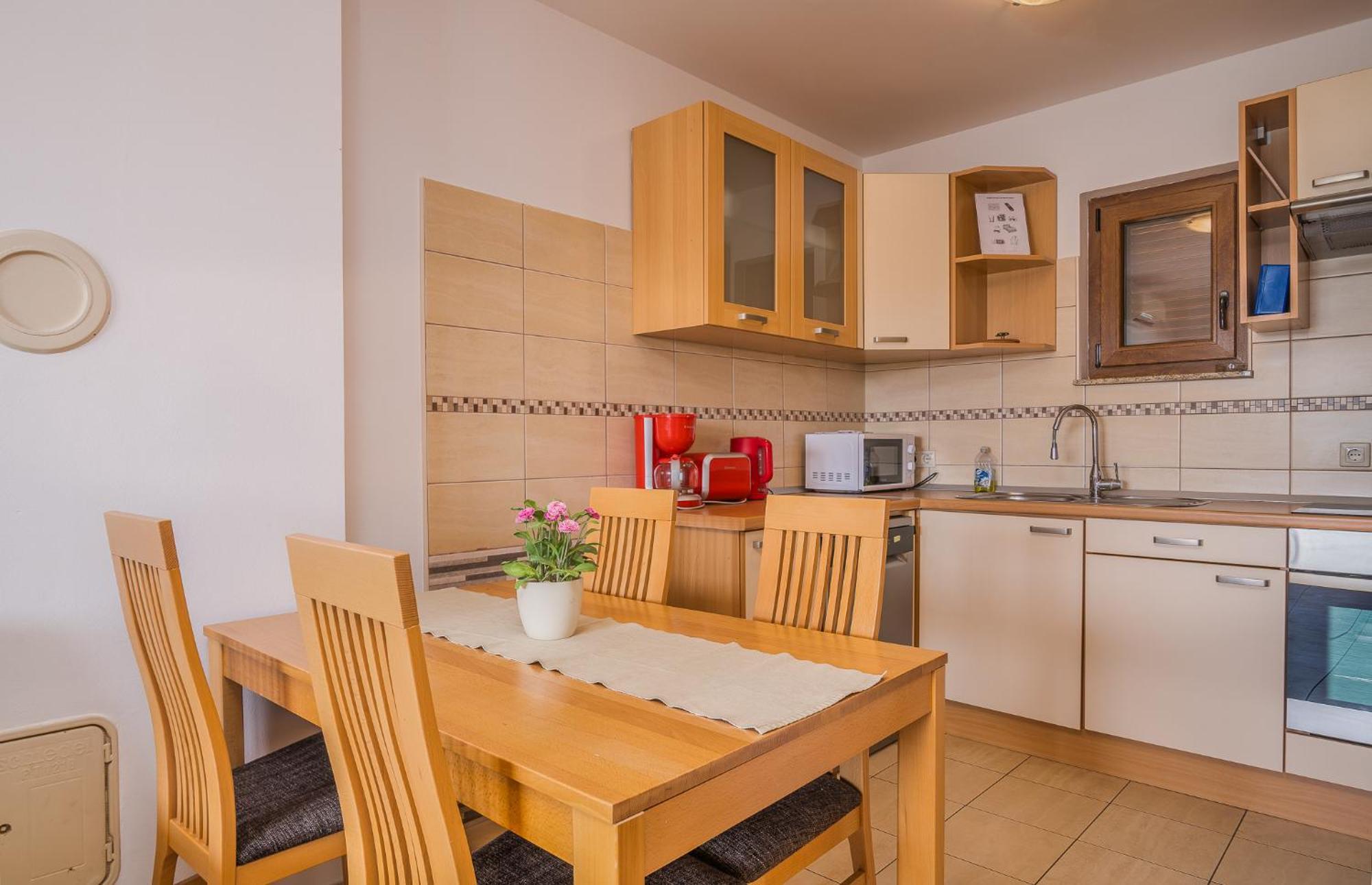 Apartments Celeste Климно Экстерьер фото