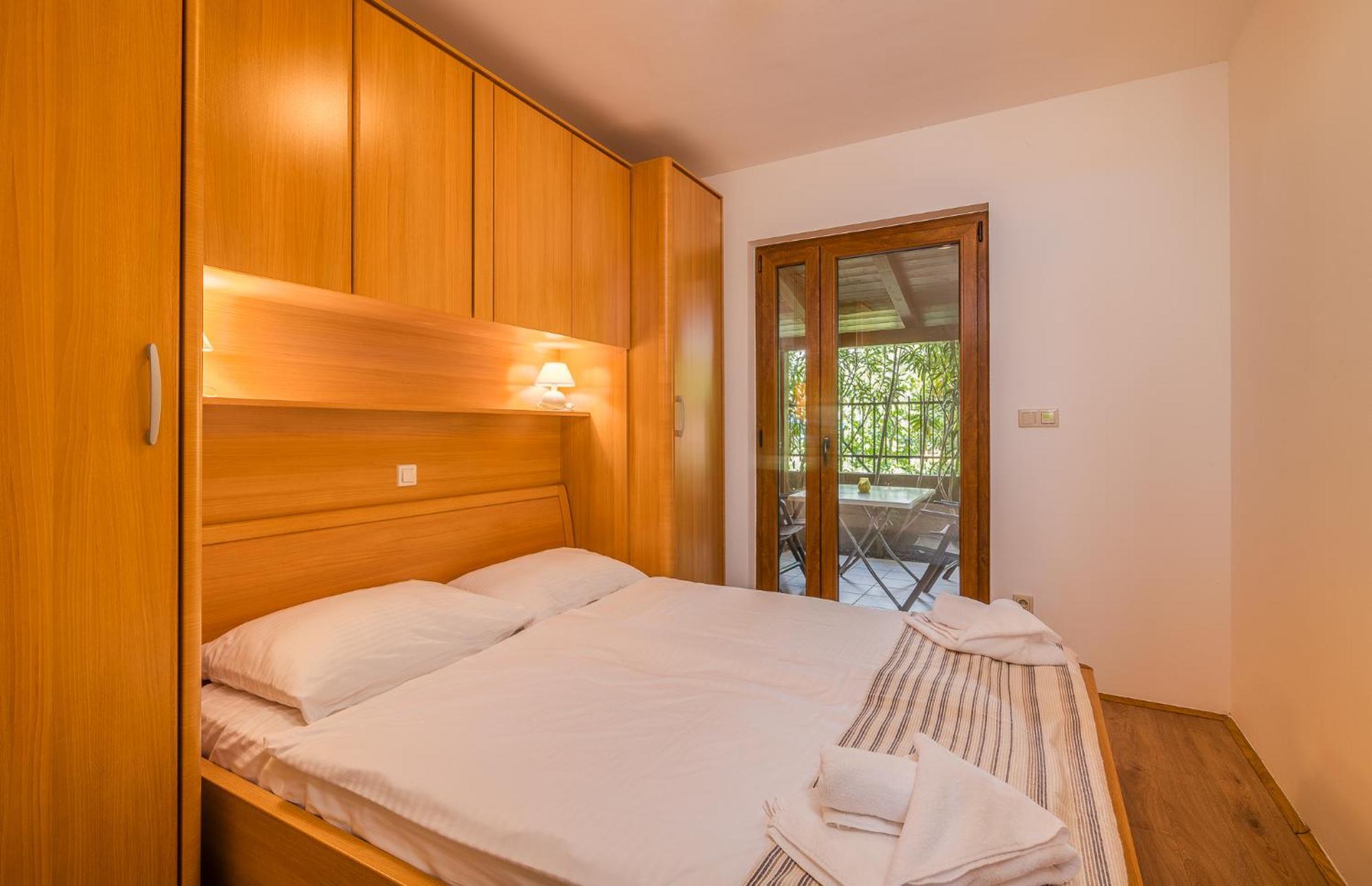 Apartments Celeste Климно Экстерьер фото