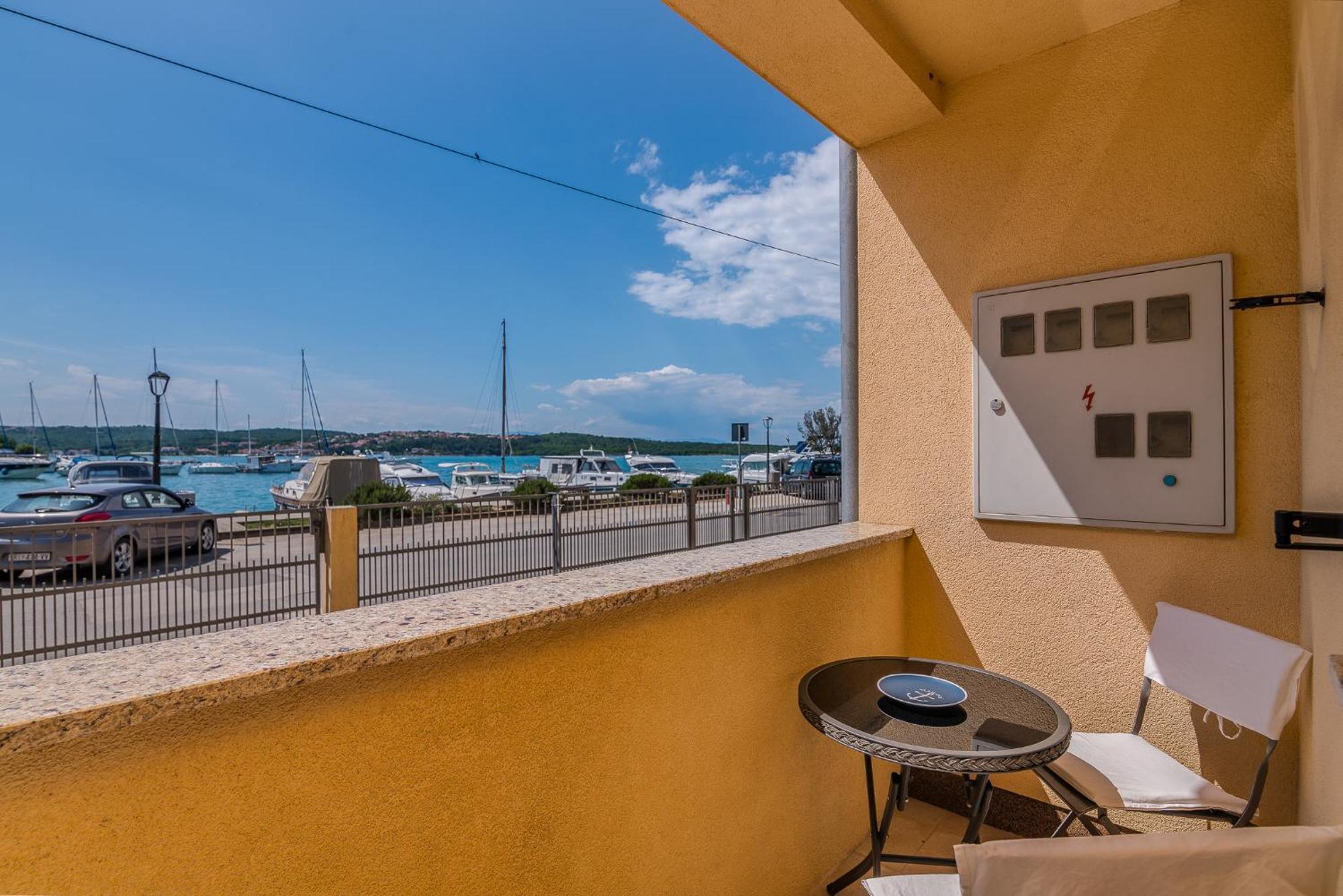 Apartments Celeste Климно Экстерьер фото